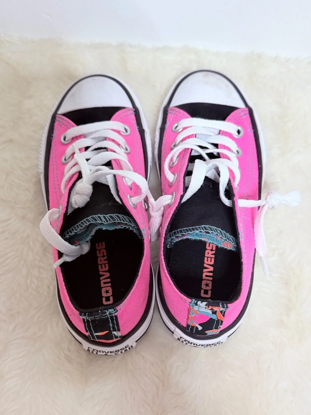 Converse Kids Low-Top Canvas Sneakers in Neon Pink and Black size 12 youth